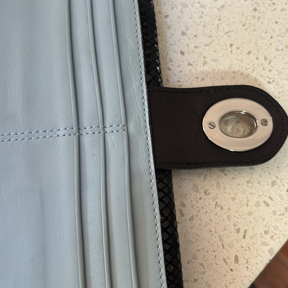 Coach Signature Black Canvas Snakeskin Printed Turn Lock Checkbook Bifold Wallet - Picture 5 of 8